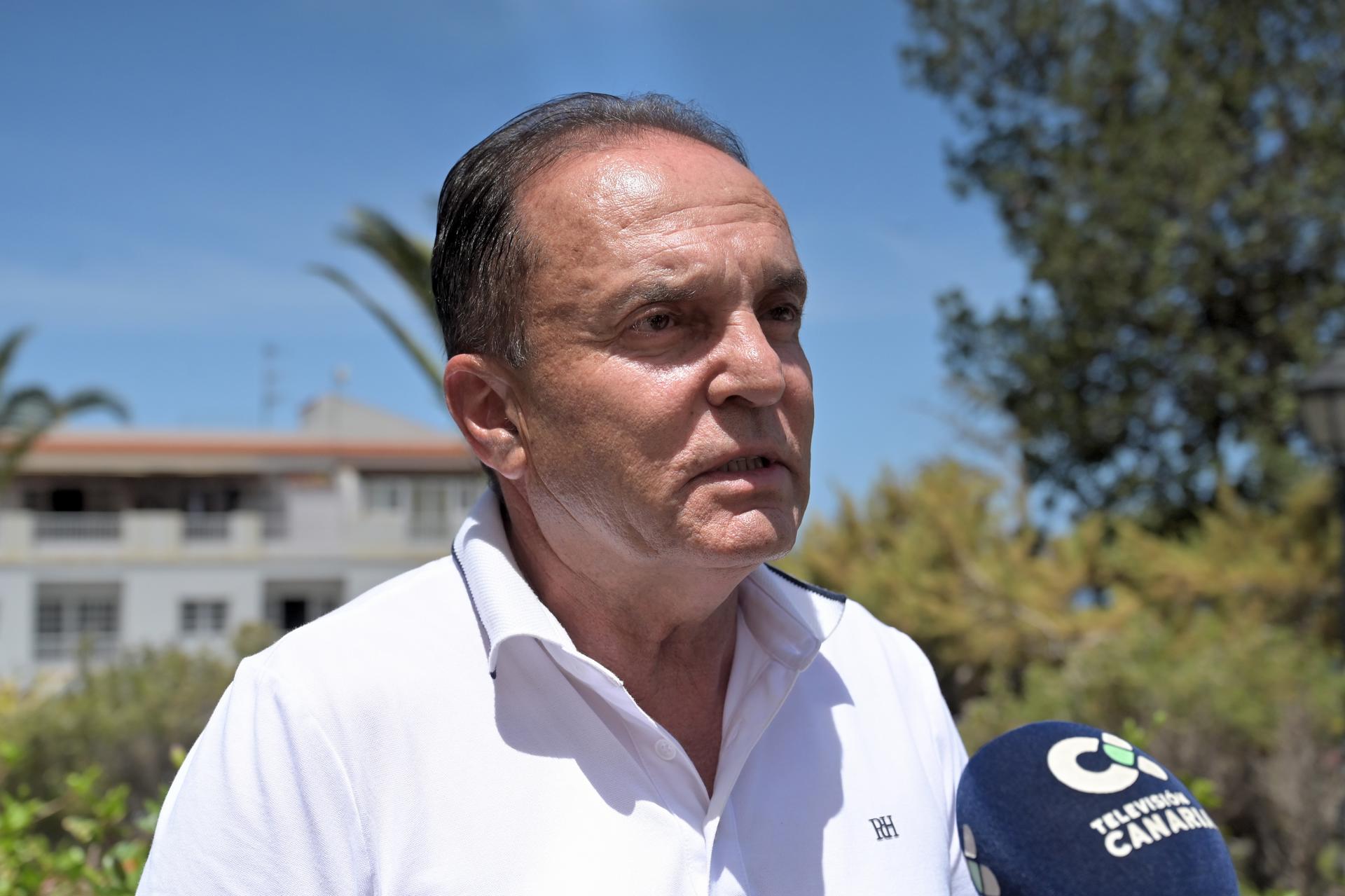 El alcalde de Tinajo (Lanzarote), Jesús Casimiro Machín Duque. EFE/ Gelmert Finol