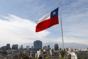 Fotografía de archivo d que muestra una bandera de Chile en Santiago (Chile). EFE/ Elvis González/ ARCHIVO