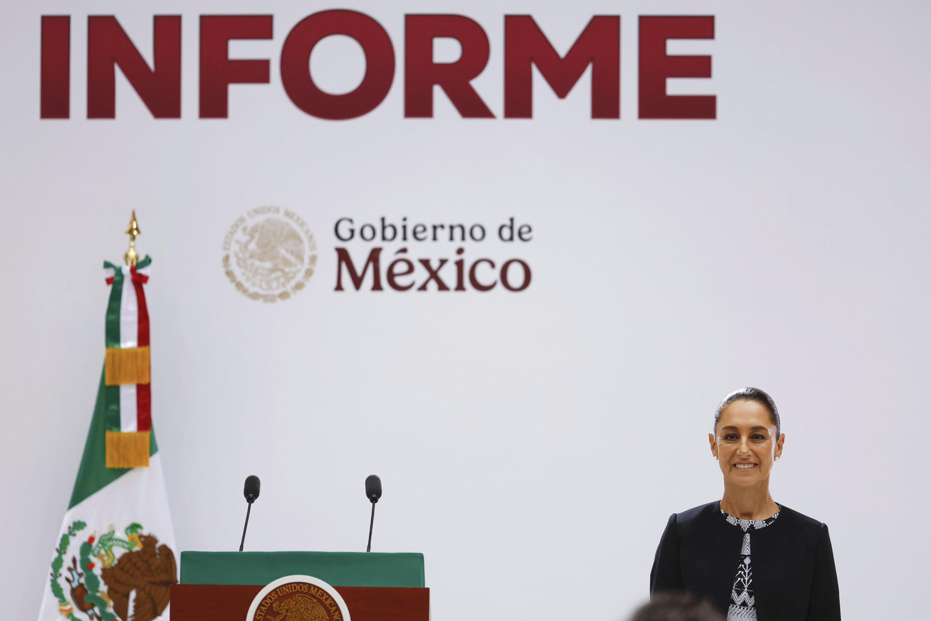 La presidenta de México, Claudia Sheinbaum, habla durante su Primer Informe de Gobierno en el Palacio Nacional este lunes, en Ciudad de México (México). EFE/ Sáshenka Gutiérrez