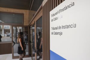En la imagen, los juzgados de Catarroja, reabiertos tras haber sido asolados por la dana del 29 de octubre y uno de los cuales, el de Instrucción número 3, dirige la causa penal sobre la gestión de la catástrofe. EFE/Manuel Bruque