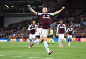 John McGinn, del Aston Villa, celebra el 1-0 durante el primer partido de la UEFA Europa Leagueque han jugado Aston Villa y Bologna FC 1909, en Birmingham, Reino Unido. EFE/EPA/ADAM VAUGHAN