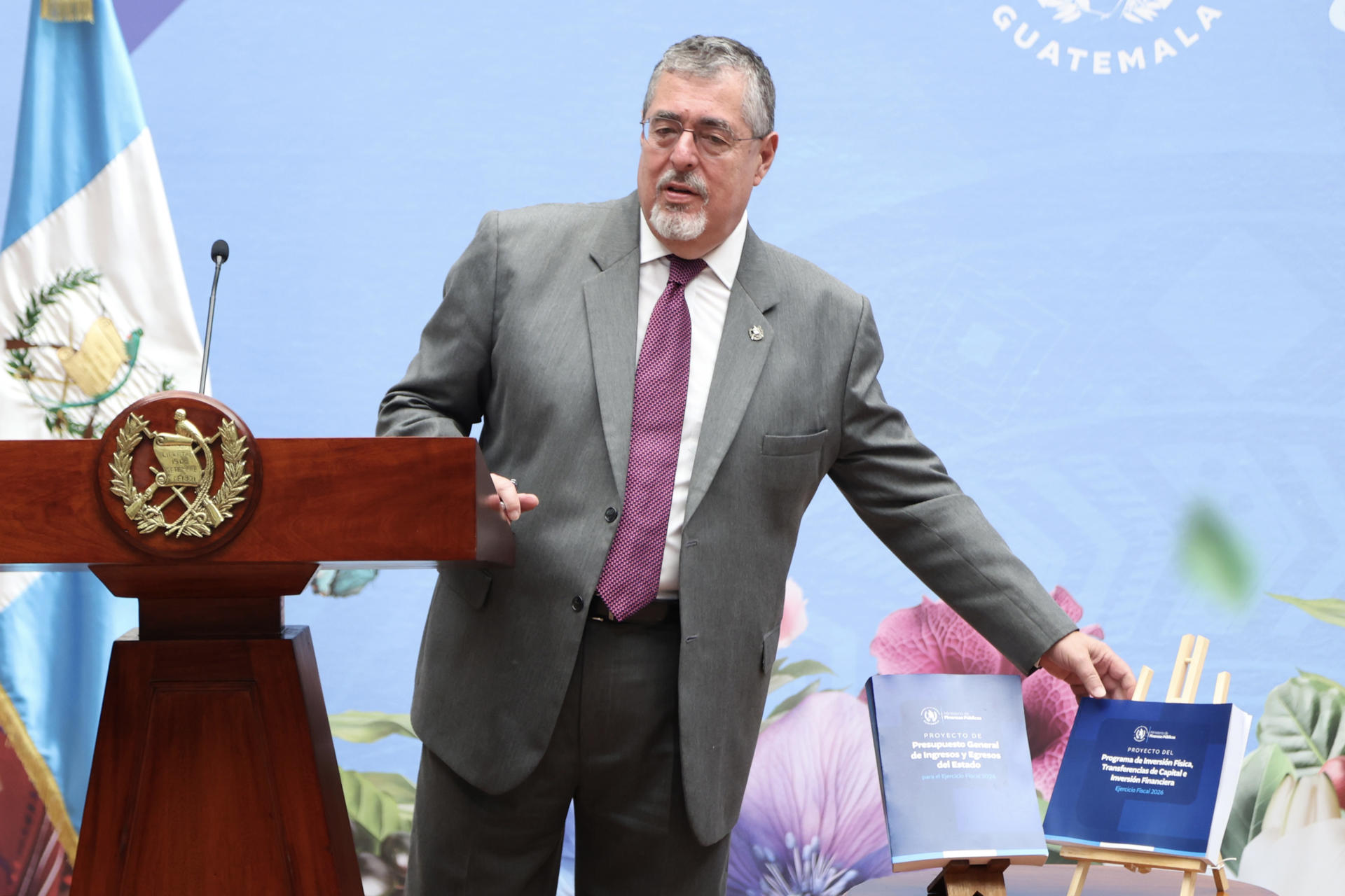 El presidente de Guatemala, Bernardo Arévalo de León, participa en una rueda de prensa este 1 de septiembre de 2025, en el Palacio Nacional de la Cultura en Ciudad de Guatemala (Guatemala). EFE/ Mariano Macz