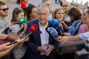 El ministro de Política Territorial, Ángel Víctor Torres, visita Alaquàs (Valencia). EFE/Ana Escobar