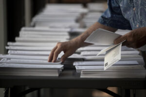 Papeletas en un colegio electoral.- EFE/ Marta Pérez