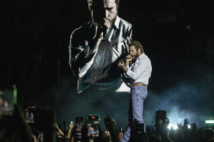 El cantante estadounidense Post Malone actúa este viernes en el Estadi Olímpic de Barcelona, única parada española de su gira 'The Big Ass World Tour' , que cerrará el 14 de septiembre en el Estadio do Restelo de Lisboa (Portugal) tras pasar por países como Hungría, Austria, Polonia, Alemania, Francia o Reino Unido. EFE/ Marta Pérez