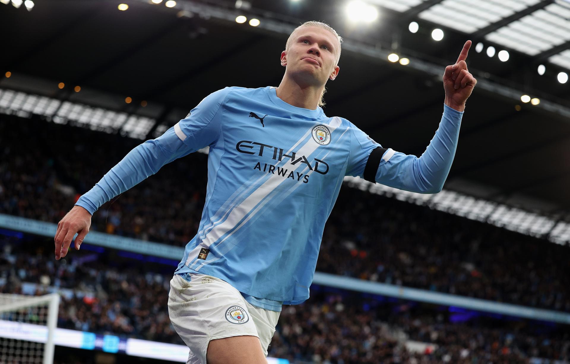 El jugador del Manchester City Erling Haaland (C) celebra el 3-0 durante el partido de la Premier League que han jugado Manchester City y Manchester United, en Manchester, Reino Unido. EFE/EPA/ADAM VAUGHAN

