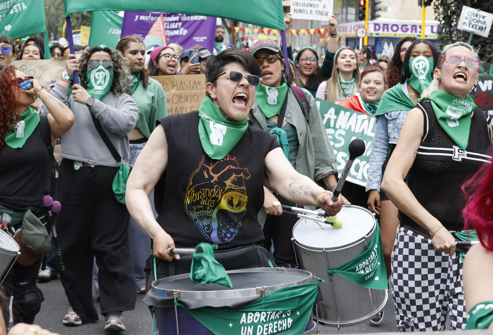 Mujeres celebran el Día de Acción Global por el Aborto Legal y Seguro este domingo, en Bogotá (Colombia). EFE/ Mauricio Dueñas Castañeda
