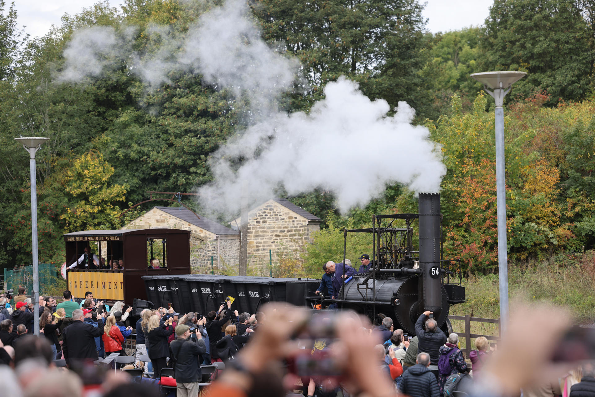 Vista de la primera parte del viaje de aniversario de la línea ferroviaria Stockton-Darlington. El 27 de septiembre de 1825 se inauguró en el noroeste de Inglaterra la línea ferroviaria Stockton-Darlington, dando lugar al nacimiento del ferrocarril moderno, en un hito que cambió la historia de la humanidad y cuyo legado sigue vigente 200 años más tarde. 
EFE/ Dave Charnley/British Rail SOLO USO EDITORIAL/SOLO DISPONIBLE PARA ILUSTRAR LA NOTICIA QUE ACOMPAÑA (CRÉDITO OBLIGATORIO)
