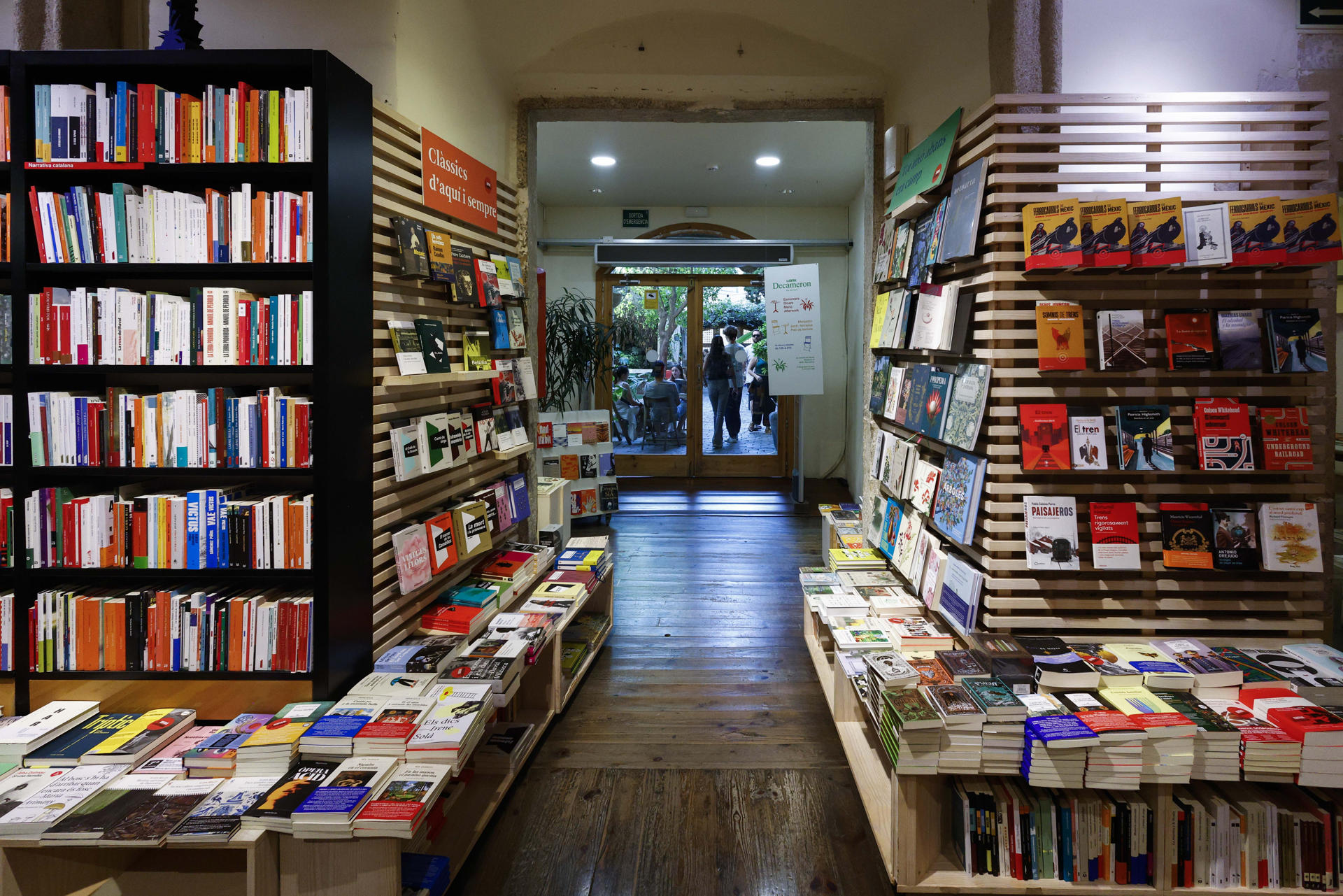 Imagen de la libreríaLa Central, en Barcelona. EFE/Quique García