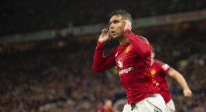 El centrocampista brasileño Casemiro, del Manchester United, durante el partido de laPremier League que han jugado Manchester United y Chelsea FC, en Mánchester, Reino Unido. EFE/EPA/PETER POWELL