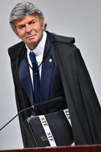 El juez de la Primera Sala de la Corte Suprema de Brasil Luiz Fux asiste al juicio por intento de golpe de Estado del expresidente de Brasil Jair Bolsonaro y otros siete acusados este 10 de septiembre de 2025, en el Supremo Tribunal Federal en Brasilia (Brasil). EFE/ Andre Borges