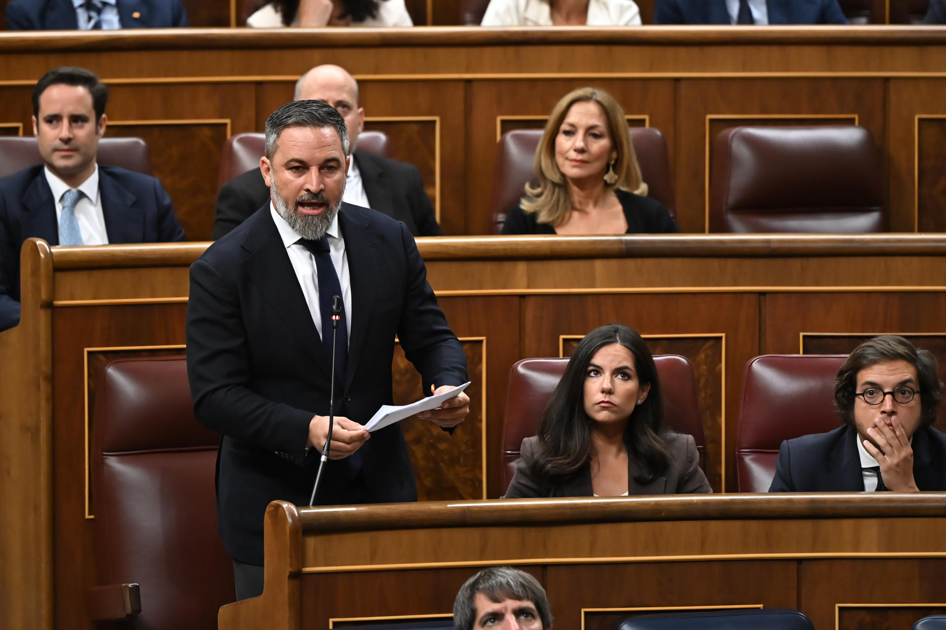 El líder de Vox, Santiago Abascal, interviene este miércoles, durante la primera sesión de control del nuevo período de sesiones en el Congreso de los Diputados en Madrid. EFE/ Fernando Villar
