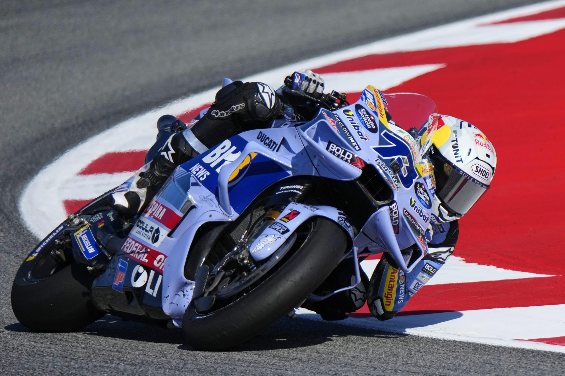 El piloto español de MotoGP Álex Márzquez (BK8 Gresini Racing MotoGP) durante la segunda sesión de entrenamientos libres del Gran Premio de Cataluña, 15ª cita de los Mundiales de velocidad, en el circuito de Barcelona-Cataluña. EFE/Alejandro García
