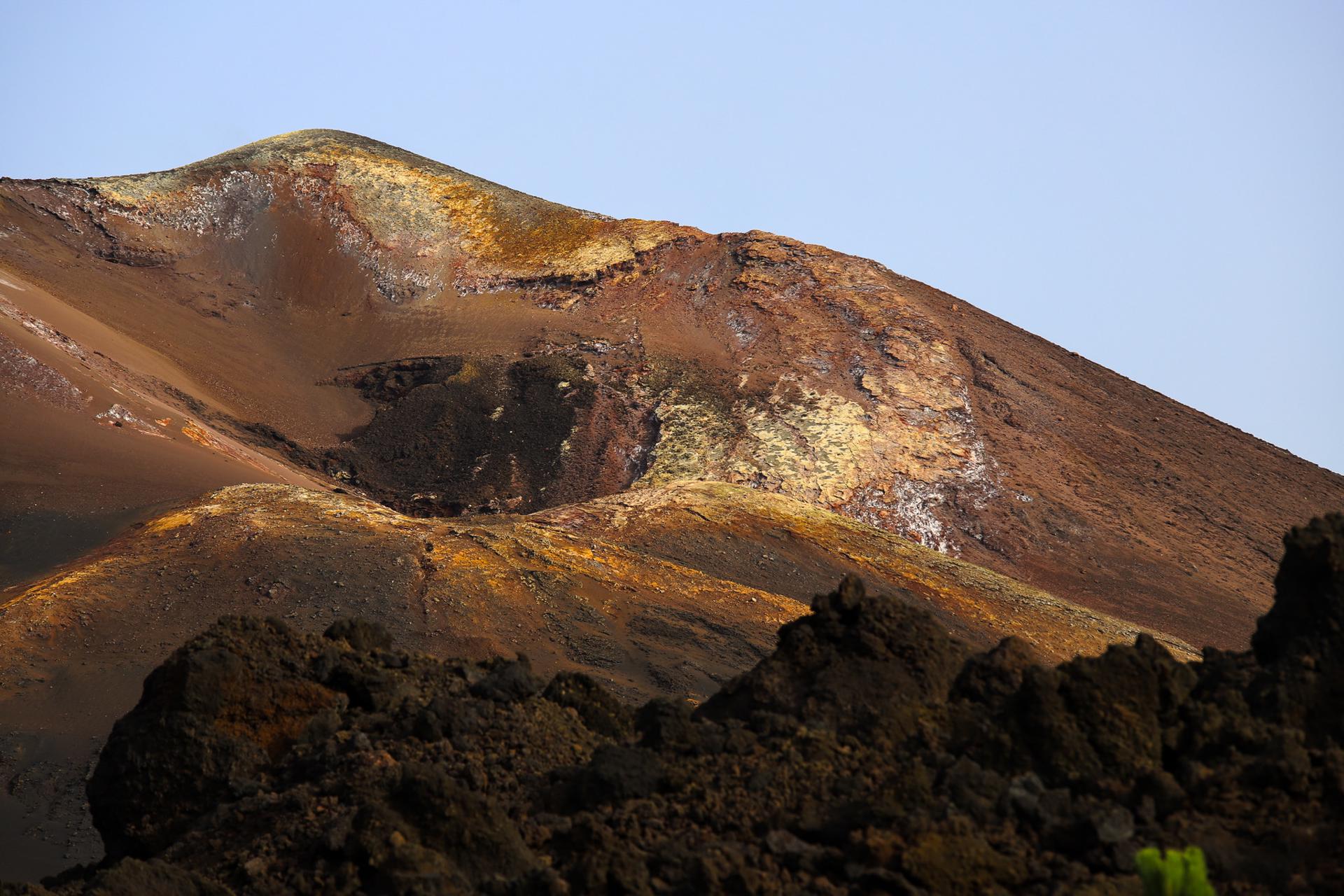 Imagen de archivo del volcán Tajogaite, de La Palma. EFE / Luis G Morera