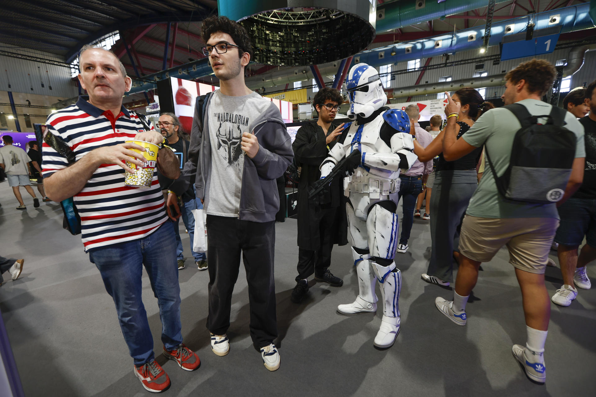 Asistentes a la Comic-Con la jornada inaugural. EFE/ Jorge Zapata
