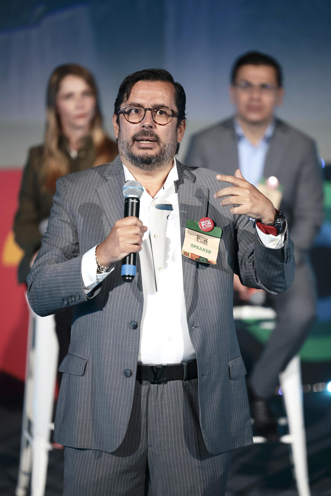 El socio director de la consultoría Sustergia, Bernardo Cardona, habla en el panel 'Construyendo el futuro: innovación y sinergias para la transición energética' en el marco del foro 'México por el clima' este jueves, en la Ciudad de México (México). EFE/ José Méndez