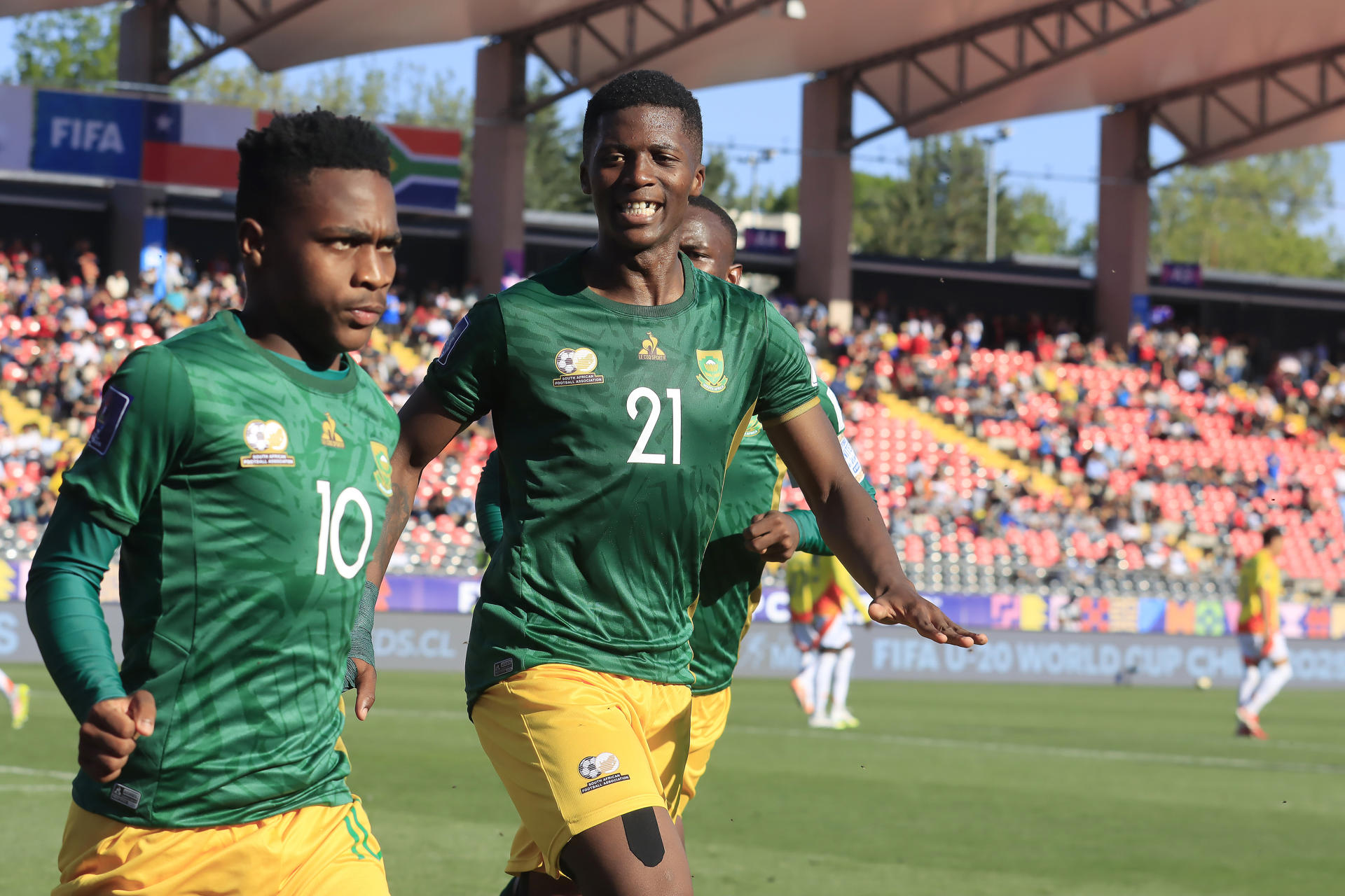 Jugadores de Sudáfrica celebran un gol en un partido de octavos de final de la Copa Mundial Sub-20. EFE/ Benjamín Hernández

