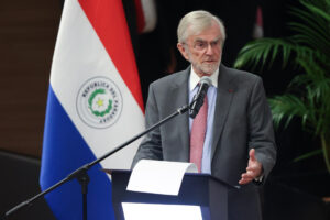 El presidente del Comité de Competencia de la OCDE, Frédéric Jenny, habla durante la inauguración del Foro Latinoamericano y del Caribe de la Competencia de la Organización para la Cooperación y el Desarrollo Económico (OCDE) y el Banco Interamericano de Desarrollo (BID) este martes, en Asunción (Paraguay). EFE/ Juan Pablo Pino