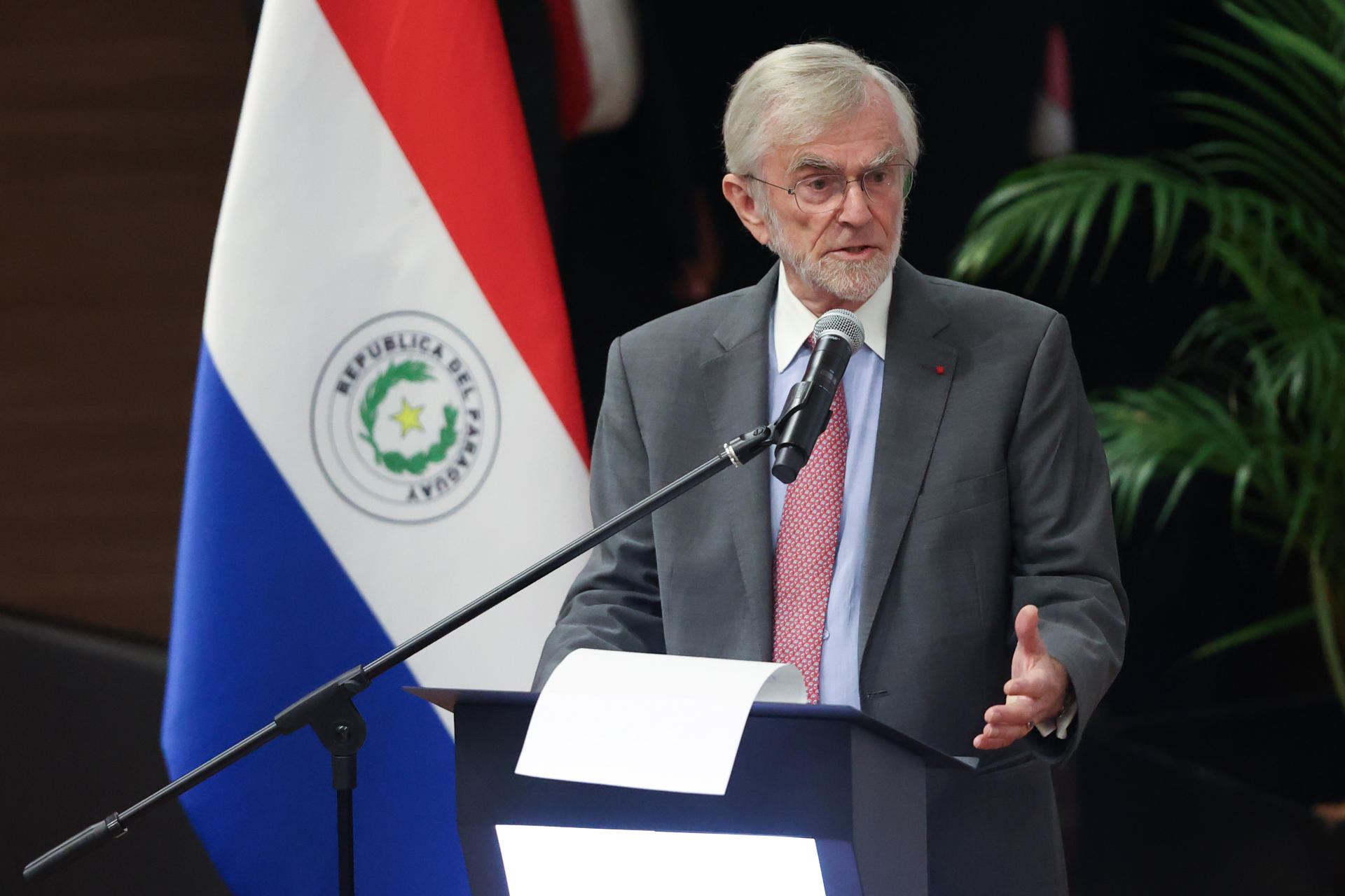 El presidente del Comité de Competencia de la OCDE, Frédéric Jenny, habla durante la inauguración del Foro Latinoamericano y del Caribe de la Competencia de la Organización para la Cooperación y el Desarrollo Económico (OCDE) y el Banco Interamericano de Desarrollo (BID) este martes, en Asunción (Paraguay). EFE/ Juan Pablo Pino
