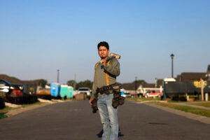 Fotografía sin fecha específica de toma cedida por Institute of Justice donde aparece el estadounidense Leonardo García Venegas posando durante un momento de su trabajo en la construcción en el condado de Baldwin, Alabama (EE.UU.). EFE/Institute of Justice