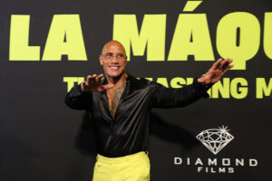 El actor estadounidense Dwayne Johnson 'La Roca', posa durante la alfombra roja de la película 'La Máquina: The Smashing Machine' este martes, en Ciudad de México (México). EFE/ Mario Guzmán