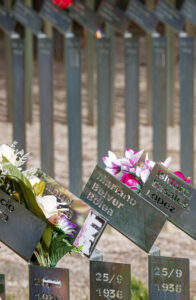 En la imagen de archivo, memorial a las víctimas de la violencia franquista, instalado en el cementerio de Torrero de Zaragoza, con los nombres de 3.543 victimas de la represión política entre 1938 y 1946. EFE/ Javier Belver