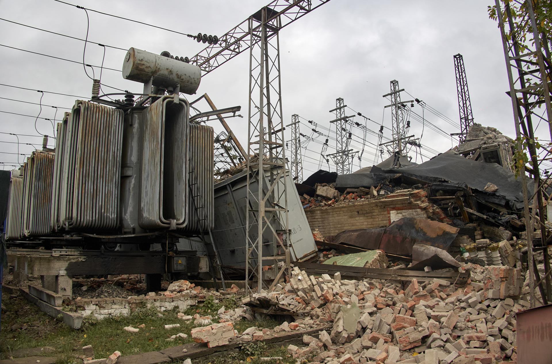 Foto archivo.  CONFLICTO RUSIA - UCRANIA, ESCOMBROS, TORRETAS DE ALTA TENSIÓN, INFRAESTRUCTURA, DESTRUCCIÓN, EFE/EPA/SERGEY KOZLOV