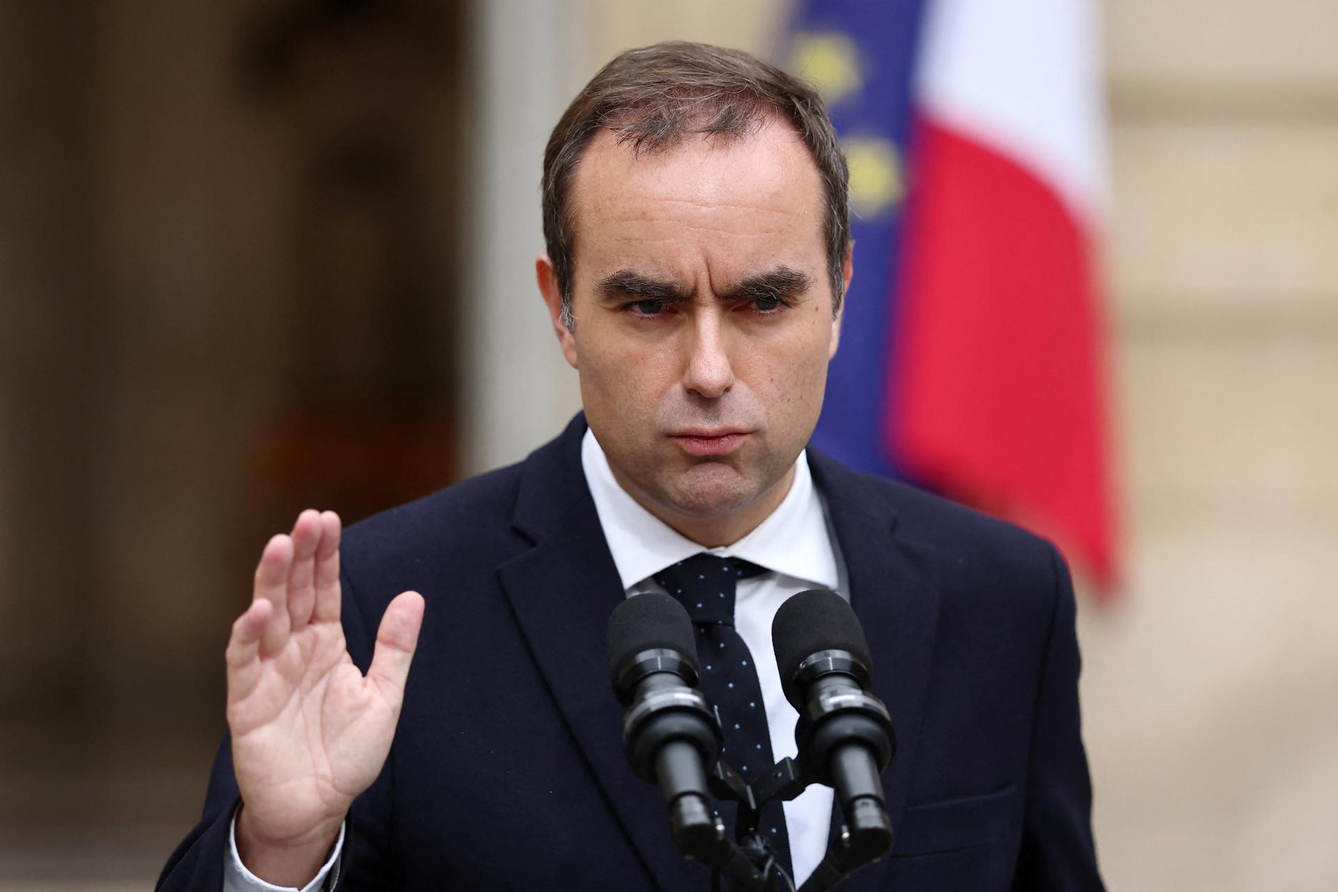 El primer ministro saliente francés, Sebastien Lecornu, hace una declaración en Matignon (sede del gobierno) en París, el 6 de octubre de 2025. EFE/EPA/STEPHANE MAHE / POOL MAXPPP OUT