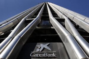 Sede de CaixaBank en la zona financiera norte Madrid. EFE/Mariscal