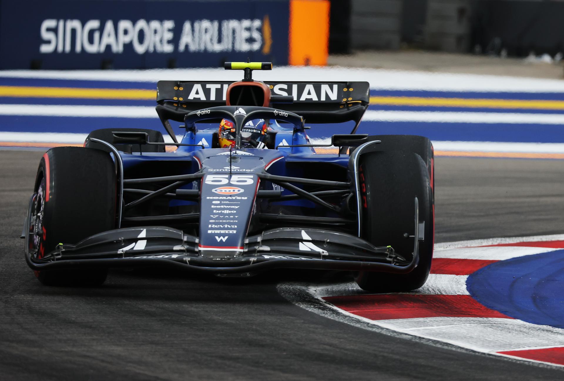 Carlos Sainz (Williams), durante la tercera sesión de entrenamientos libres para el Gran Premio de Singapur de Fórmula Uno. EFE/EPA/FAZRY ISMAIL
