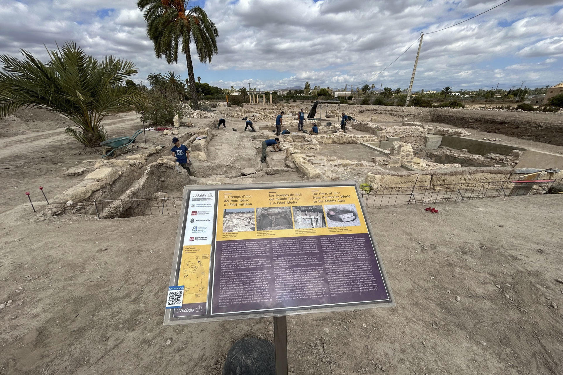 Los investigadores han logrado documentar por primera vez la secuencia completa de ocupación del yacimiento de La Alcudia, en el término municipal ilicitano, donde se descubrió la célebre Dama de Elche, desde el siglo IV antes de Cristo, en plena época ibérica, hasta la contemporaneidad, tras casi una década de excavaciones sistemáticas. EFE/ Guzmán