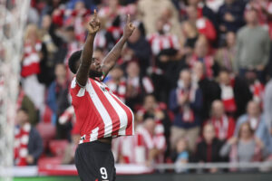 El delantero del Athletic Club Iñaki Williams, celebra su gol contra el Mallorca, durante el partido de la jornada 8 de LaLiga EA Sports entre el Athletic Club y el Mallorca, este sábado en el estadio de San Mamés en Bilbao.-EFE/ Luis Tejido