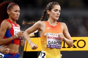 Marta García, durante su participación en los 5000 m de los Mundiales de atletismo de Tokio. EFE/EPA/FRANCK ROBICHON