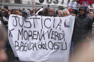Foto de archivo de personas participan en una manifestación por el feminicidio de Brenda Loreley Del Castillo, Morena Verdi y Lara Morena Gutiérrez, en Buenos Aires (Argentina). EFE/ Adan González