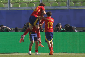 Jugadores de España celebran un gol en un partido de octavos de final de la Copa Mundial Sub-20. EFE/ Esteban Garay