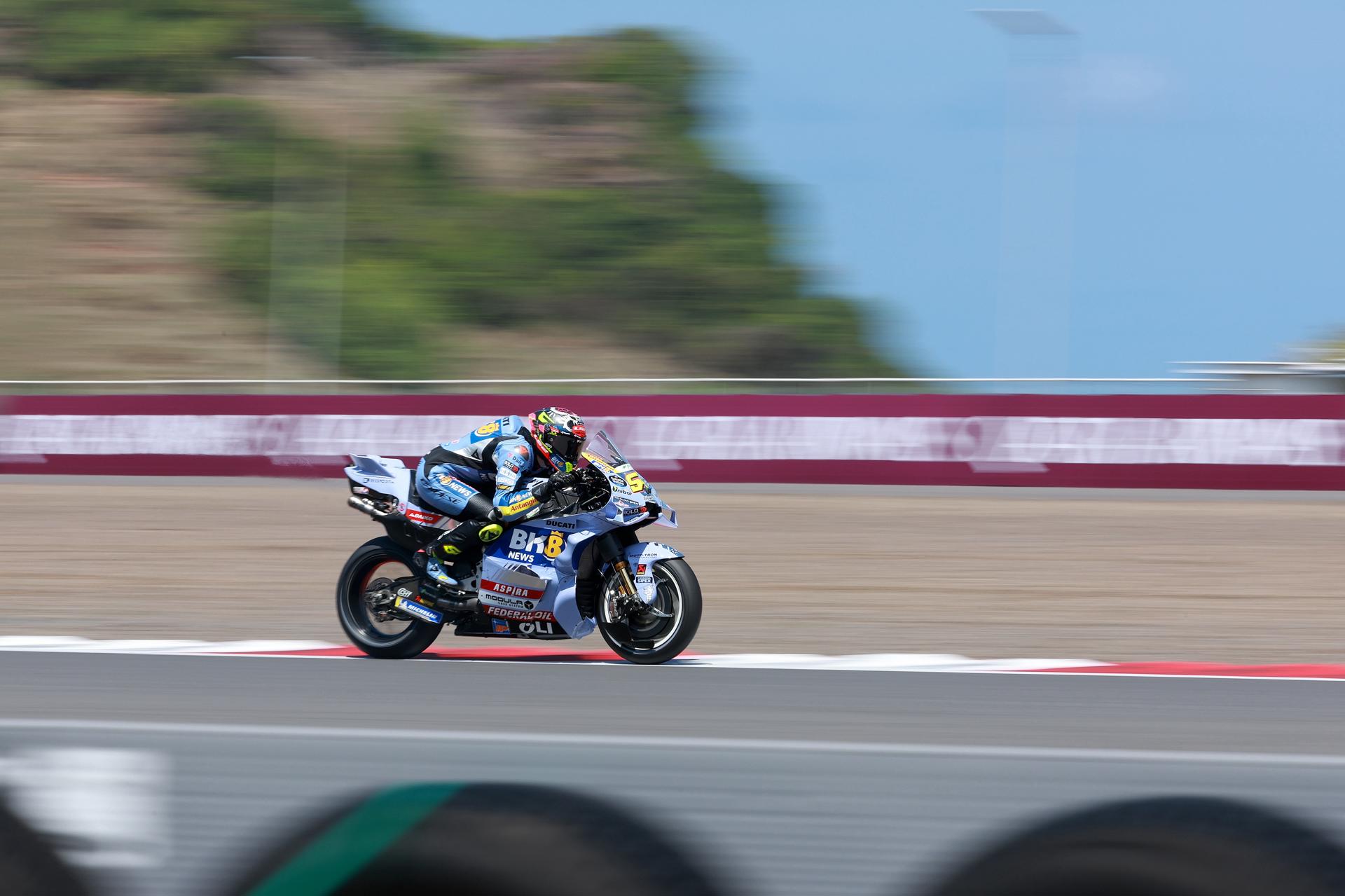 El español Fermin Aldeguer, durante la clasificación del Gran Premio de Motociclismo de Indonesia en el Circuito de Mandalika. EFE/EPA/ADI WEDA
