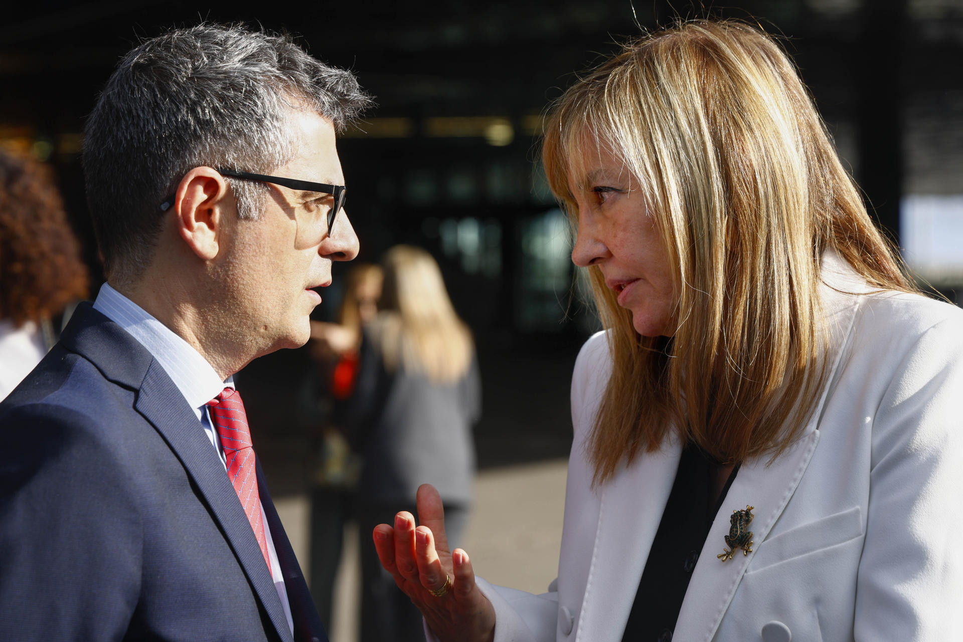 Imagen de archivo (23/01/2025) del ministro de Justicia, Félix Bolaños, y la presidenta del Consejo General del Poder Judicial y del Tribunal Supremo de España, Isabel Perelló, tras el acto de entrega de despachos a los 137 integrantes de la LXXIII promoción de la Carrera Judicial en Barcelona. EFE/Quique García