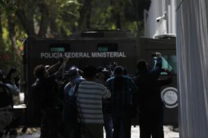 El líder y principal operador en México de la organización delictiva trasnacional venezolana Tren de Aragua, Nelson Arturo Echezuria Alcántara, alias Nelson, fue capturado en Ciudad de México junto con dos de sus colaboradores directos, informaron este sábado autoridades federales. Fotografía de archivo. EFE/ Sáshenka Gutiérrez