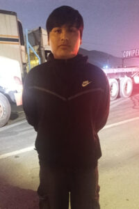 Fotografía cedida por la Policía Nacional de Perú (PNP) del presunto autor intelectual del feminicidio de tres jóvenes argentinas, Tony Janzen Valverde Victoriano, conocido con el alias de Pequeño J, durante su captura este martes, en Lima (Perú). EFE/ Policía Nacional de Perú (PNP) /SOLO USO EDITORIAL NO VENTAS /SOLO DISPONIBLE PARA ILUSTRAR LA NOTICIA QUE ACOMPAÑA (CRÉDITO OBLIGATORIO)