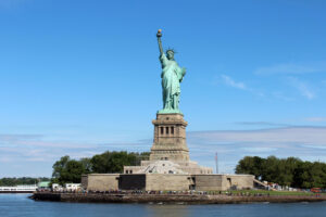 Fotografía de archivo fechada el 11 de junio de 2024 de la Estatua de la Libertad en Nueva York (EE.UU.). EFE/ Sarah Yáñez-richards /ARCHIVO