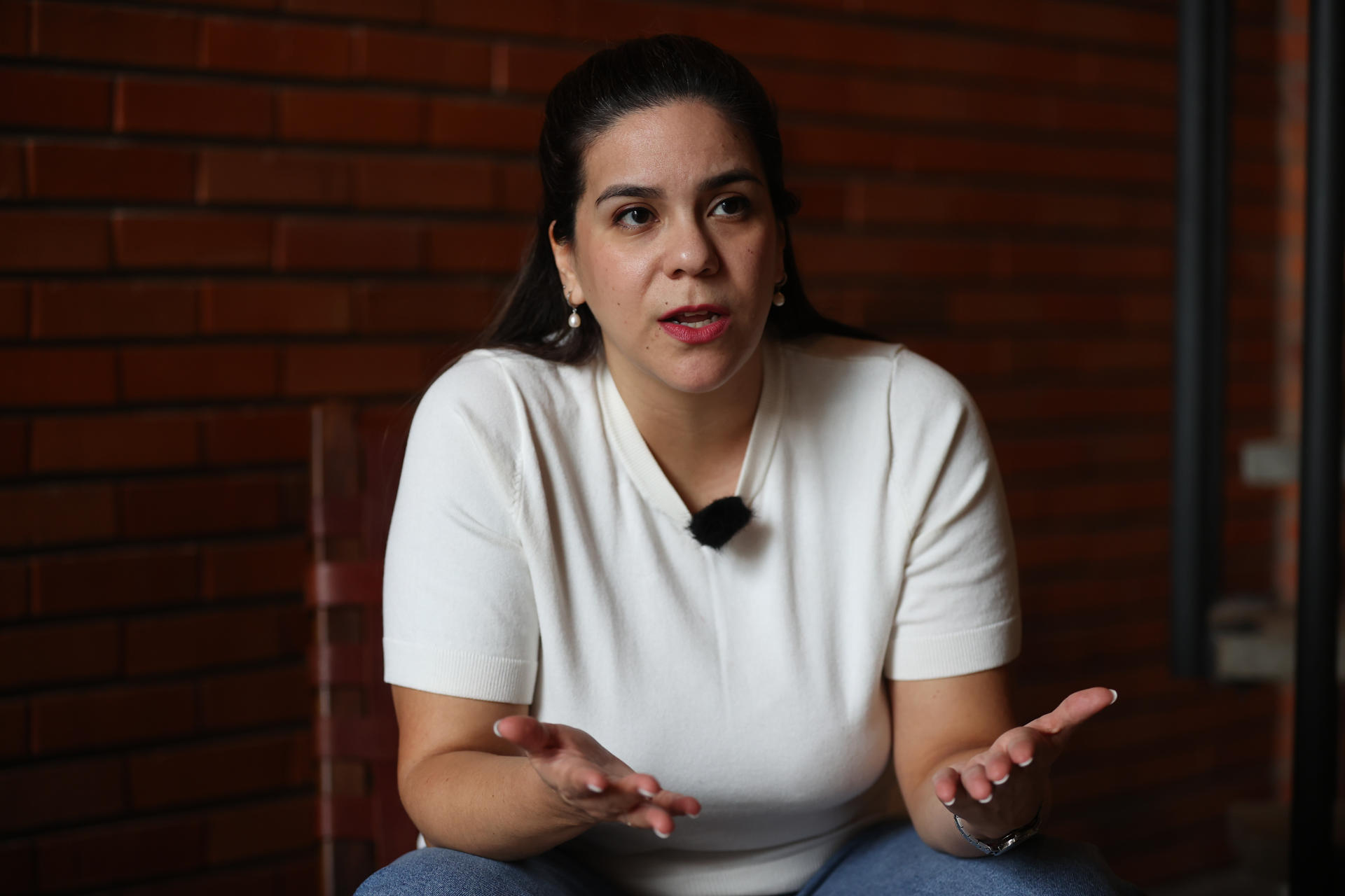 La diputada de Paraguay Johanna Ortega habla durante una entrevista con EFE este jueves, en Asunción (Paraguay). EFE/ Juan Pablo Pino