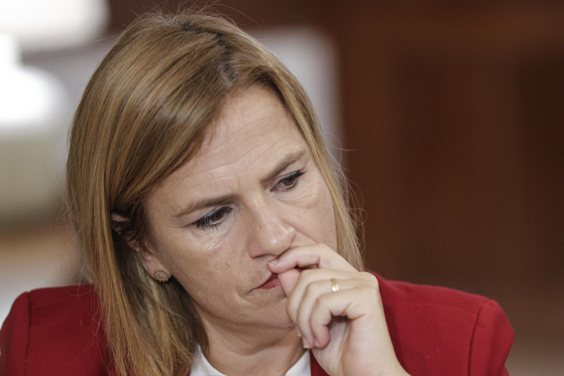 La delegada del Gobierno en la Comunitat Valenciana, Pilar Bernabé, ha afirmado este jueves que la Policía va a trabajar para garantizar el orden público y la seguridad el 9 d'Octubre, pero ha destacado que la Generalitat y el Ayuntamiento de València son los que convocan los actos institucionales y organizan sus características. EFE/Manuel Bruque

