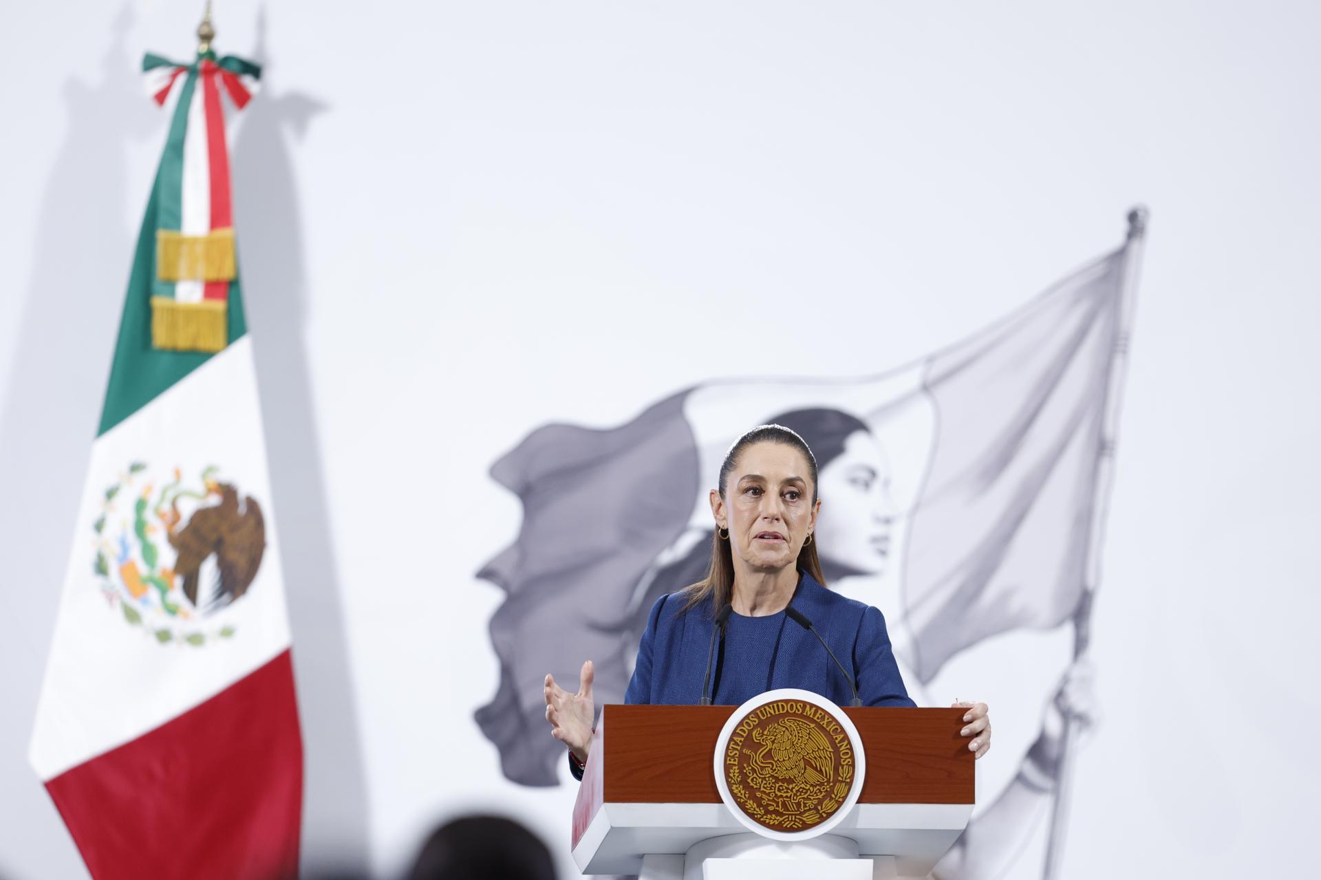 La presidenta de México, Claudia Sheinbaum, habla durante una rueda de prensa este miércoles, en el Palacio Nacional de la Ciudad de México (México). EFE/ Sáshenka Gutiérrez
