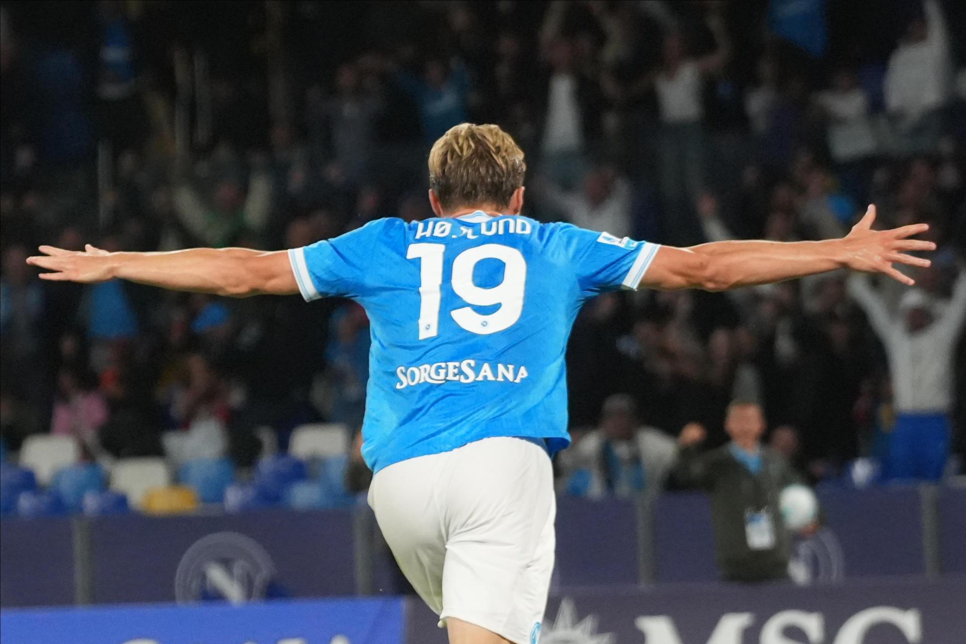 El danés Rasmus Hojlund durante el partido de la Serie A que han jugado SSC Napoli y Genoa CFC en el Diego Armando Maradona stadium de Nápoles, Italia. EFE/EPA/CESARE ABBATE
