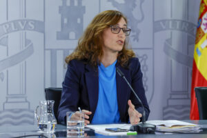 La ministra de Sanidad, Mónica García durante la rueda de prensa posterior a la reunión del Consejo de Ministros, este martes en el Palacio de la Moncloa. EFE/ Zipi