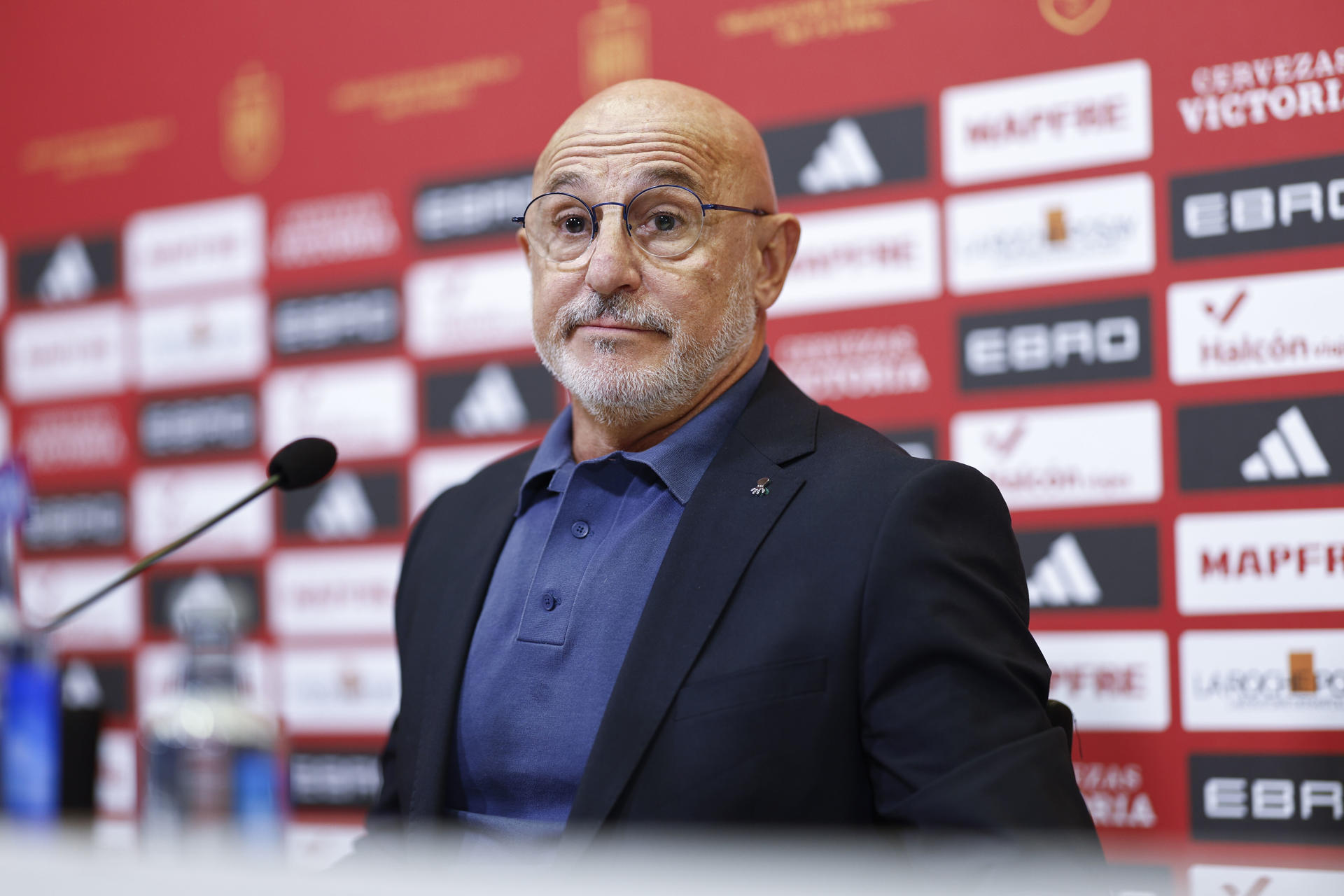 El seleccionador de España, Luis de la Fuente durante la rueda de prensa en la que dio a conocer la lista de convocados para los partidos ante Georgia y Bulgaria. EFE/ Rodrigo Jiméez