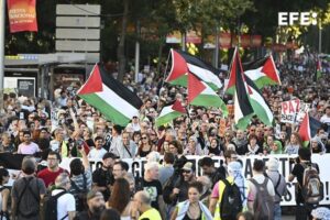 Vista de la manifestación por Palestina convocada en Madrid este sábado.-EFE/ Fernando Villar