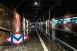 La estación de metro de Gaudí este jueves.EFE/ Enric Fontcuberta