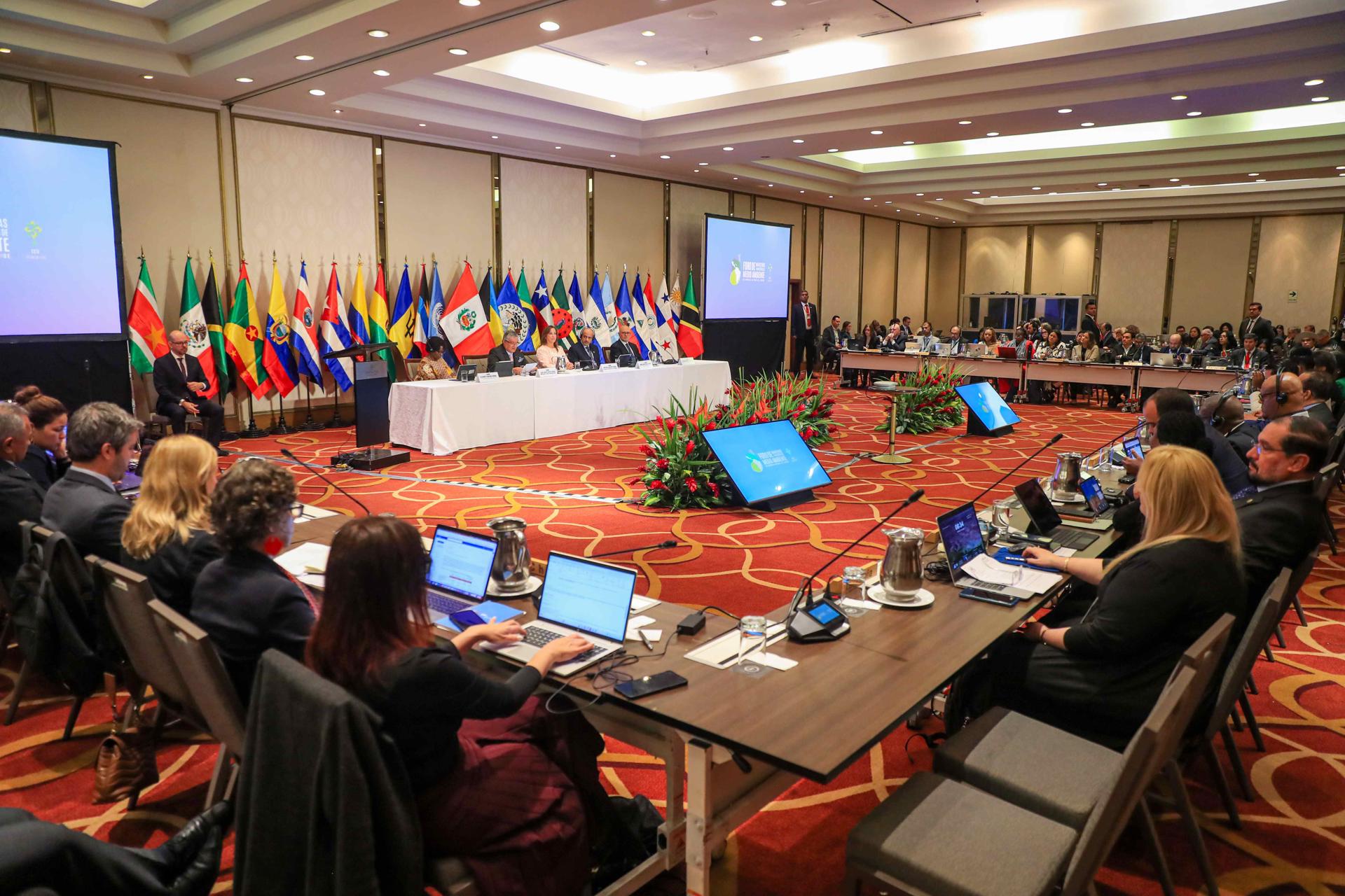 Fotografía cedida por la Presidencia de Perú de la ceremonia de inauguración de la XXIV Reunión del Foro de Ministras y Ministros de Medio Ambiente de América Latina y el Caribe este miércoles, en Lima (Perú). EFE/ Presidencia de Perú /SOLO USO EDITORIAL/NO VENTAS/SOLO DISPONIBLE PARA ILUSTRAR LA NOTICIA QUE ACOMPAÑA (CRÉDITO OBLIGATORIO)
