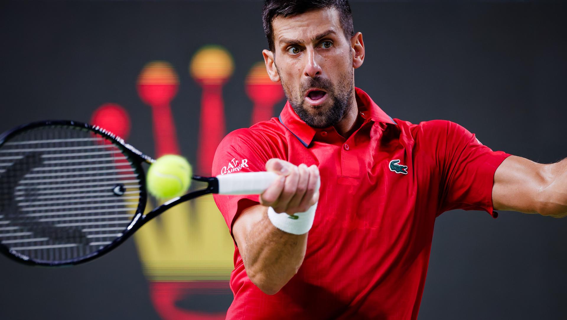 El tenista serbio Novak Djokovic, durante el partido de cuartos de final del torneo de Shanghai contra el belga Zizou Bergs, disputado este jueves. EFE/ALEX PLAVEVSKI